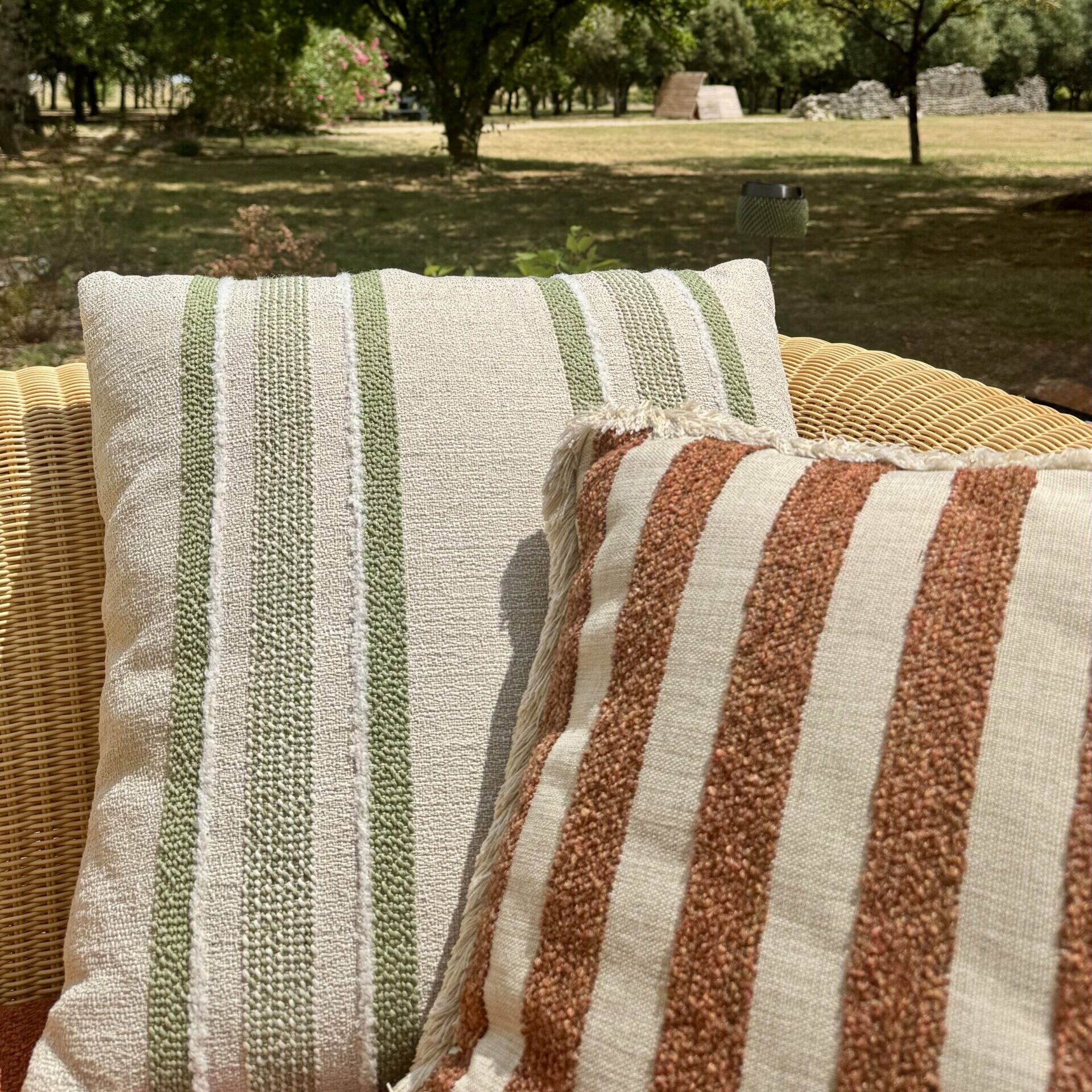 coussins deco cushion vincent sheppard vert et terracotta